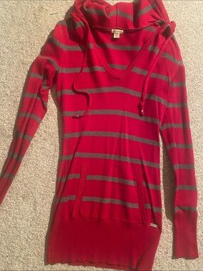 GUESS Red and Gray Striped V-Neck Hooded Sweater